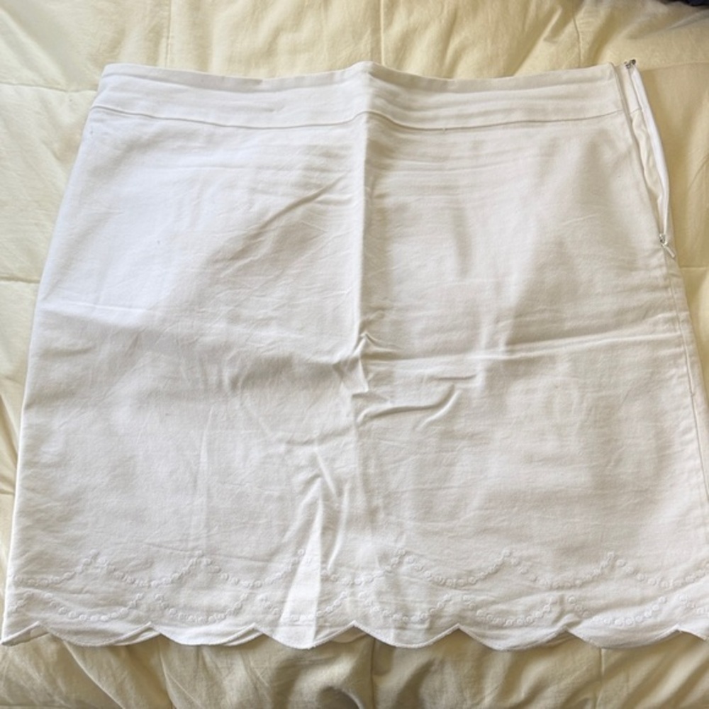Talbots White Petite Skirt with Scalloped Trim